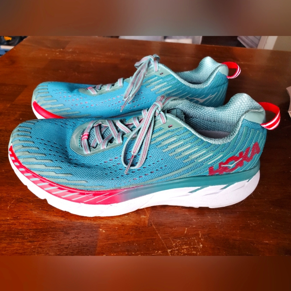 Women's HOKA One One Clifton size 8.5 Worn 5 times